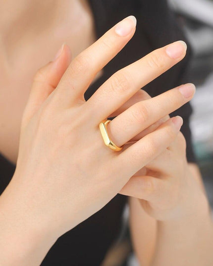 Unisex Classic Gold Wedding Band - Timeless Versatility for All Occasions