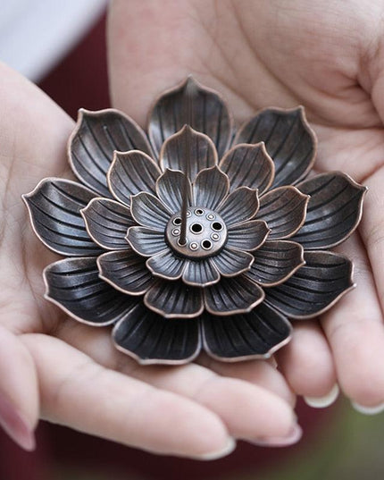 Serene Lotus Alloy Incense Holder: Aromatherapy Diffuser for Tranquil Spaces