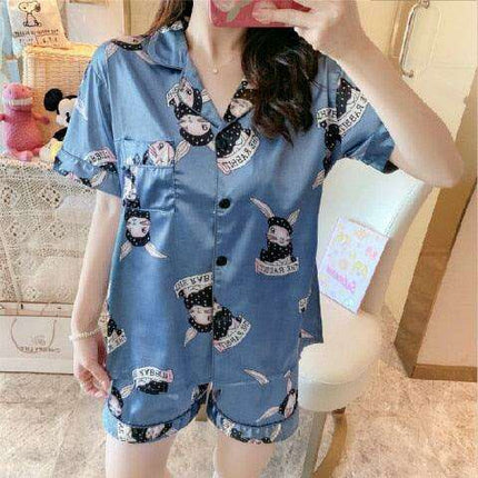 Sleek Leopard Pattern Cozy Lounge Ensemble: Stylish Comfort for Today’s Woman