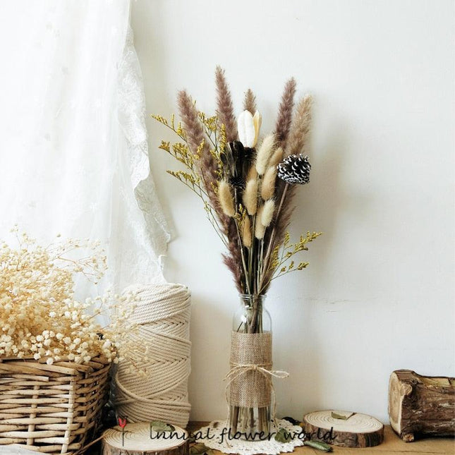 Elegant Dried Pampas Grass Arrangement for Trendy Home Styling