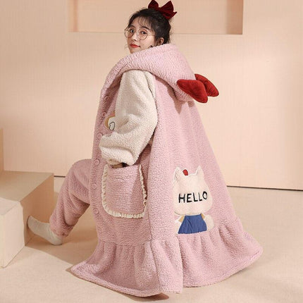 Cozy Elegance: Plush Coral Velvet Women's Bathrobe for Winter Relaxation