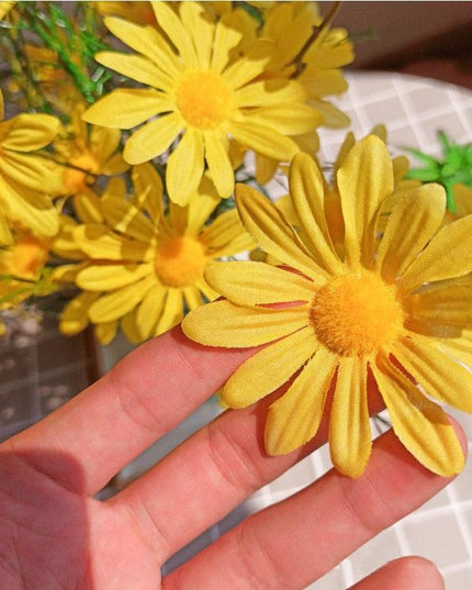 Charming White Daisy Ensemble - 5-Piece Artificial Floral Stem Collection for Elegant Home Accents