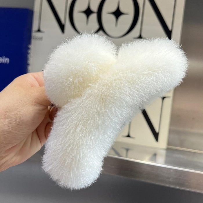 Luxurious Faux Fur Rabbit Hair Claw Hairpin - Chic Hair Accessory for Stylish Ladies