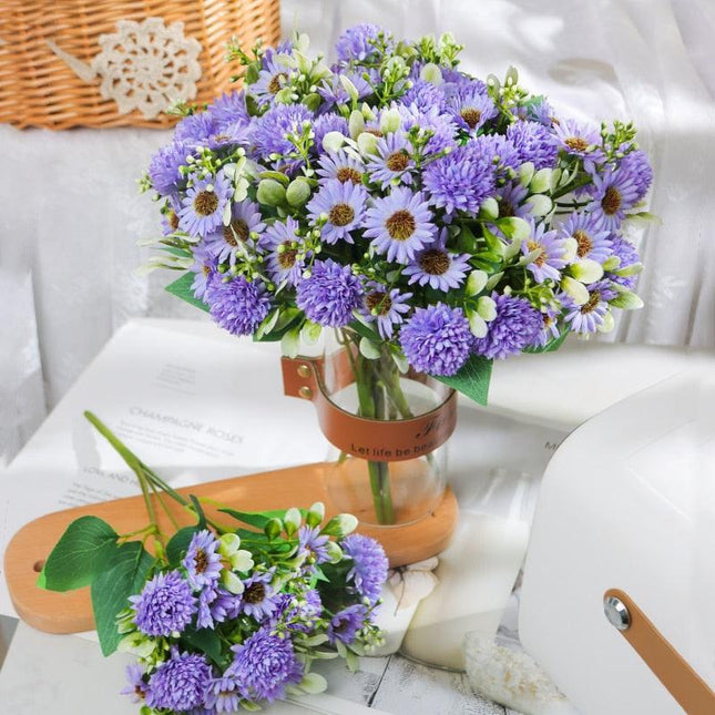Silk Floral Elegance: Exquisite Handcrafted Arrangement for Special Occasions - Très Elite