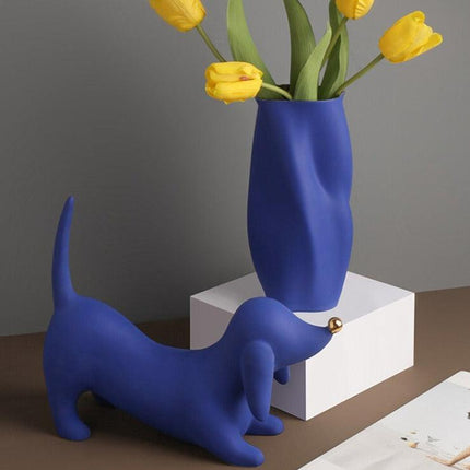 Sleek Doberman Pinscher Figurine - Chic Decorative Accent for Home Elegance - Très Elite