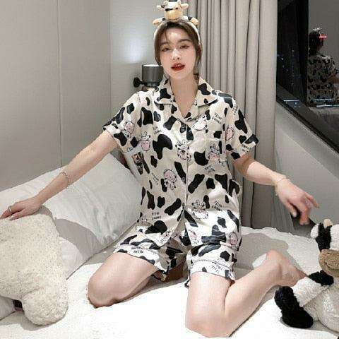 Sleek Leopard Pattern Cozy Lounge Ensemble: Stylish Comfort for Today’s Woman