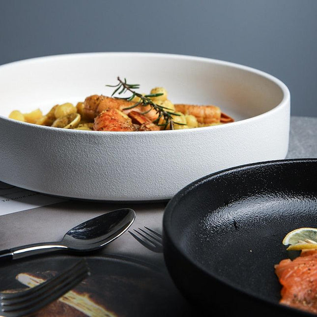 Sophisticated Ceramic Plate Set for Elevated Dining Experiences