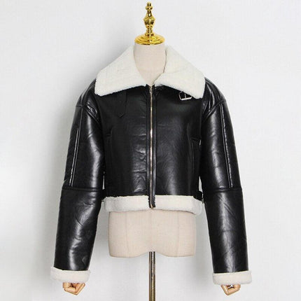Sophisticated Color Block Jacket in Lambswool and Faux Leather: A Fusion of Elegance and Comfort - Très Elite