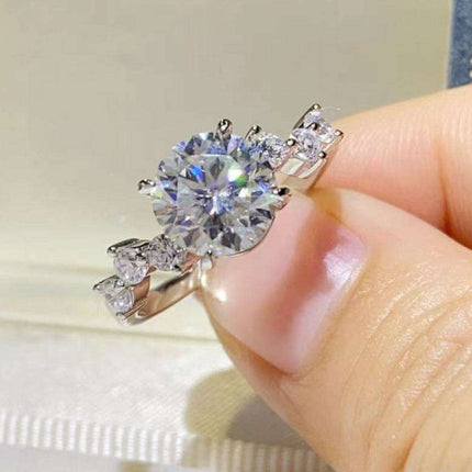 Sophisticated Sterling Silver Ring Adorned with Lab-Grown Diamond, Moissanite, and Zircon Accents - Très Elite