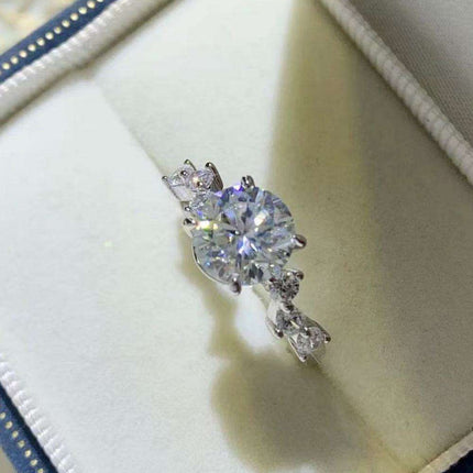 Sophisticated Sterling Silver Ring Adorned with Lab-Grown Diamond, Moissanite, and Zircon Accents - Très Elite