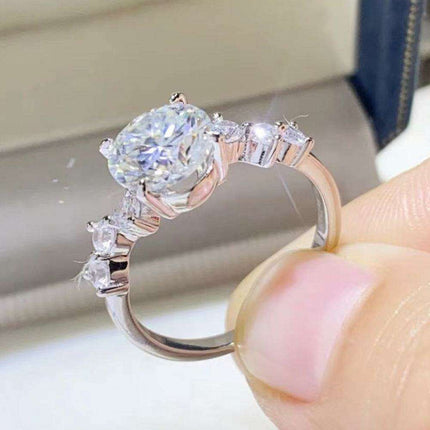 Sophisticated Sterling Silver Ring Adorned with Lab-Grown Diamond, Moissanite, and Zircon Accents - Très Elite