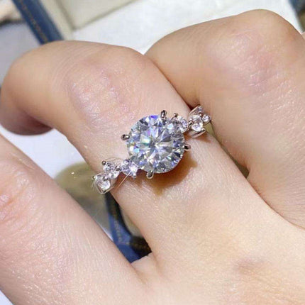 Sophisticated Sterling Silver Ring Adorned with Lab-Grown Diamond, Moissanite, and Zircon Accents - Très Elite