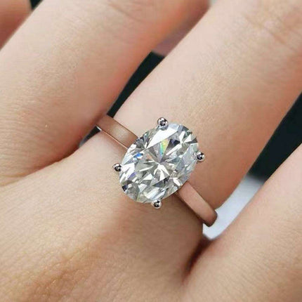 Stunning 2.5 Carat Moissanite Solitaire Ring in Platinum-Plated Sterling Silver - Très Elite