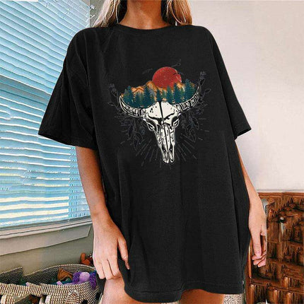 Stylish Women's Casual Tee with Unique Western Bullhead Artwork
