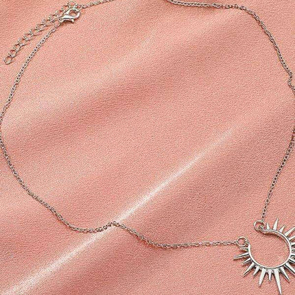 Sunflower Pendant Choker - Vintage Alloy Necklace for Style Trailblazers - Très Elite