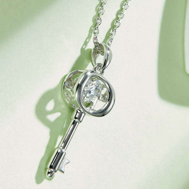 Timeless Brilliance: Exquisite 0.5 Carat Moissanite Pendant Necklace with D VVS1 Gemstone
