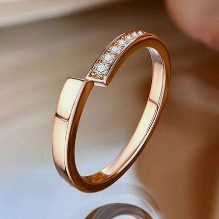 Timeless Elegance: 925 Sterling Silver Moissanite Ring for Modern Sophistication