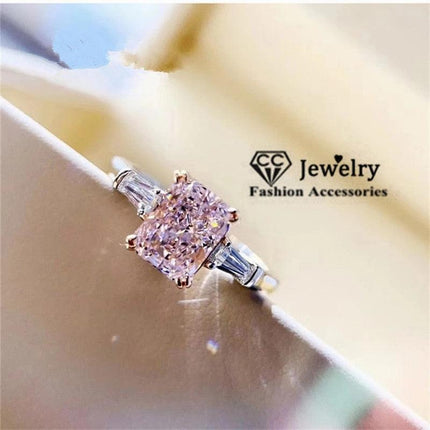 Timeless Elegance: Dazzling Cubic Zirconia Ring for Every Occasion - Très Elite