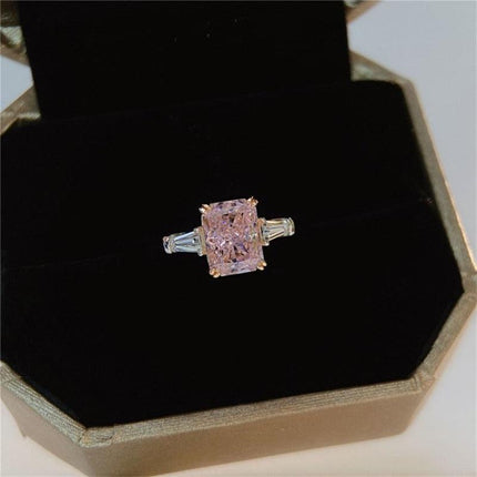 Timeless Elegance: Dazzling Cubic Zirconia Ring for Every Occasion - Très Elite