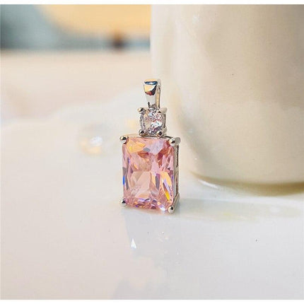 Timeless Elegance: Dazzling Cubic Zirconia Ring for Every Occasion - Très Elite