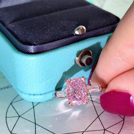 Timeless Elegance: Dazzling Cubic Zirconia Ring for Every Occasion - Très Elite
