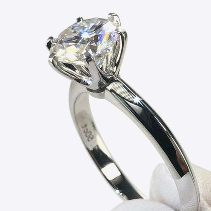 Timeless Radiance: 3 Carat Moissanite Sterling Silver Ring with Platinum Plating - Très Elite