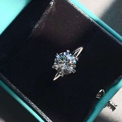 Timeless Radiance: 3 Carat Moissanite Sterling Silver Ring with Platinum Plating - Très Elite