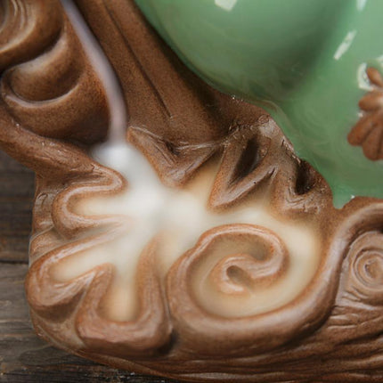 Tranquil Gourd-Shaped Backflow Incense Burner for Harmonious Living - Très Elite
