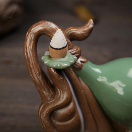 Tranquil Gourd-Shaped Backflow Incense Burner for Harmonious Living - Très Elite