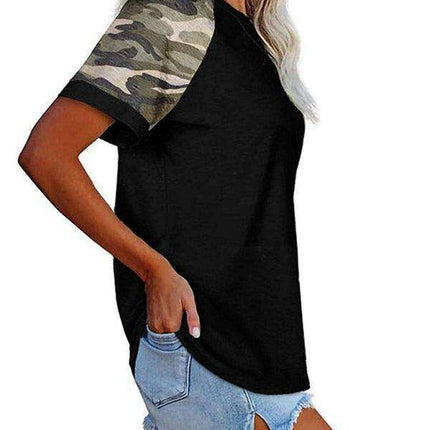 Trendy Camo: Casual and Comfortable Women's Tee - Très Elite
