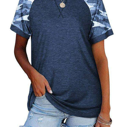 Trendy Camo: Casual and Comfortable Women's Tee - Très Elite