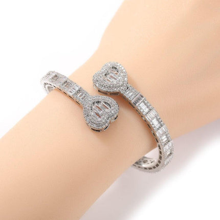 Urban Chic Baguette Heart Cuff Bracelet - Luxurious Unisex Statement Jewelry - Très Elite