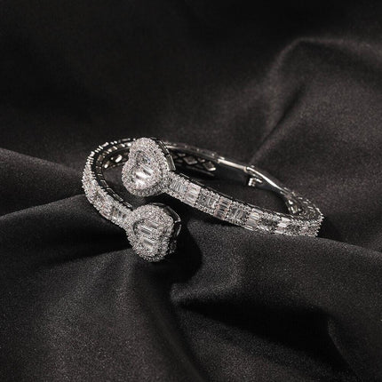Urban Chic Baguette Heart Cuff Bracelet - Luxurious Unisex Statement Jewelry - Très Elite