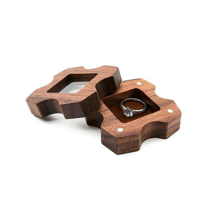 Vintage-Inspired Travel Jewelry Box with Ring Holder - Elegant Storage for Special Occasions - Très Elite