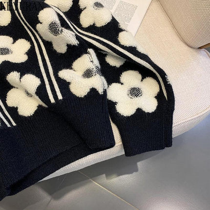 Vintage Pearl-Embellished Knit Pullover - Chic Autumn Sweater for Women - Très Elite