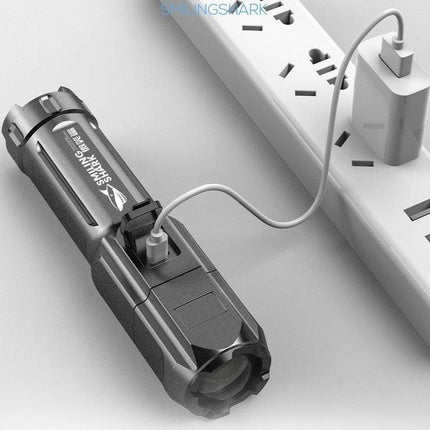 Xenon 500m High-Performance Flashlight: Illuminate Your Night Adventures - Très Elite