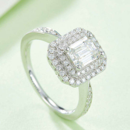 Elegant 1 Carat Moissanite and Zircon Sterling Silver Ring - A Luxurious Fashion Statement
