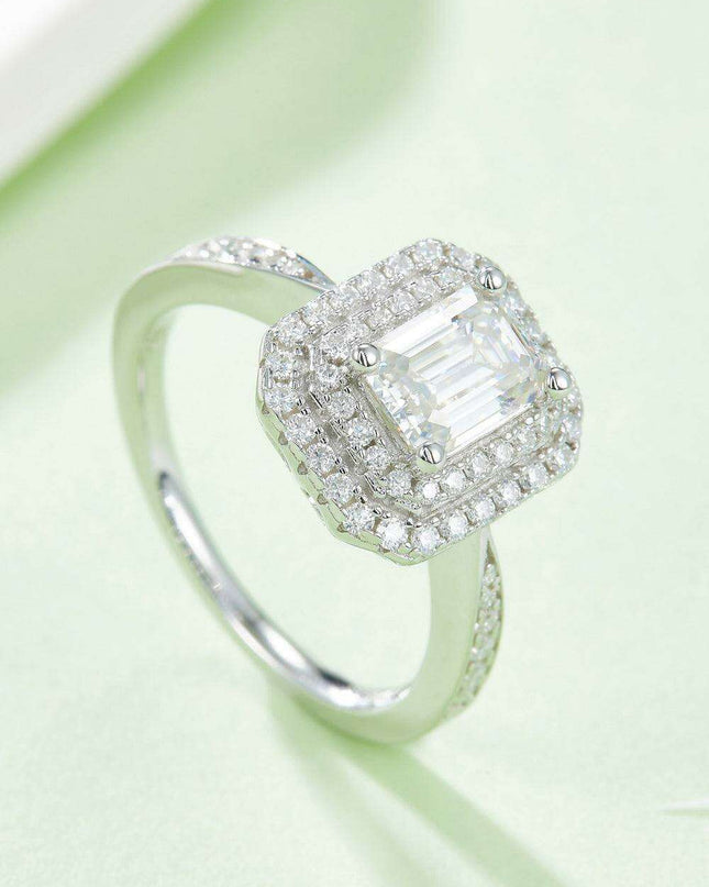 Elegant 1 Carat Moissanite and Zircon Sterling Silver Ring - A Luxurious Fashion Statement
