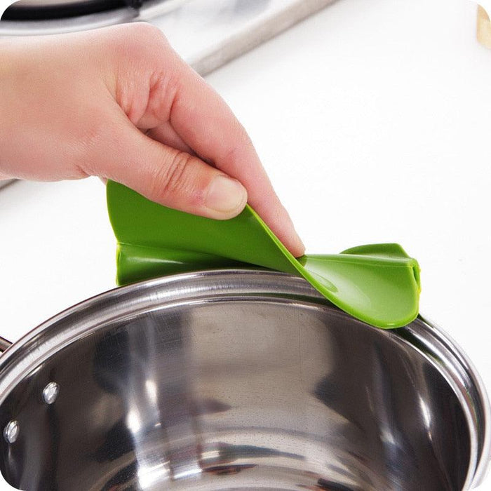Spill-Proof Silicone Slip-On Pot Funnel - Simplify Your Pouring Tasks