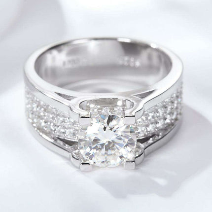 Elegant Radiance: 1 Carat Lab-Grown Diamond Sterling Silver Ring with Platinum Finish