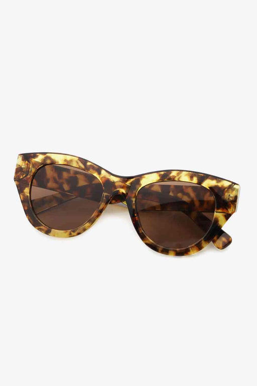Fashionable Tortoiseshell Wayfarer Sunglasses for UV Protection