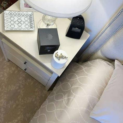 Ivory Crocodile Candle in Ceramic Vessel with Charnel Aroma - Elegant Home Fragrance Delight