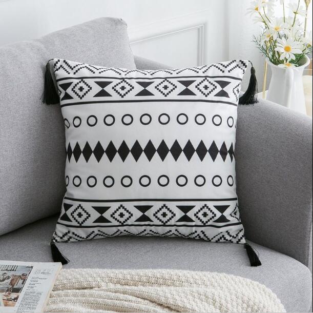 Moroccan Boho Chic Cushion Cover with Stylish Tassels - Elegant Home Decor Accent