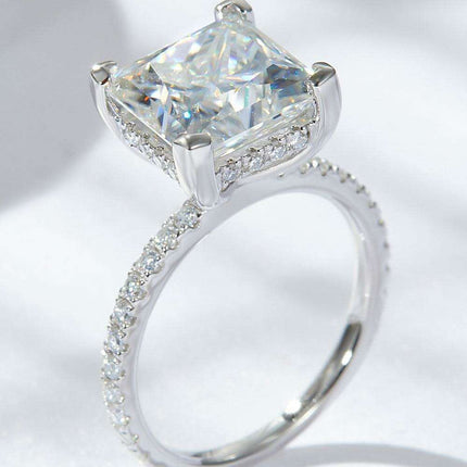Elegant 5.52 Carat Moissanite Ring in Platinum-Plated Sterling Silver - A Timeless Lab-Diamond Masterpiece
