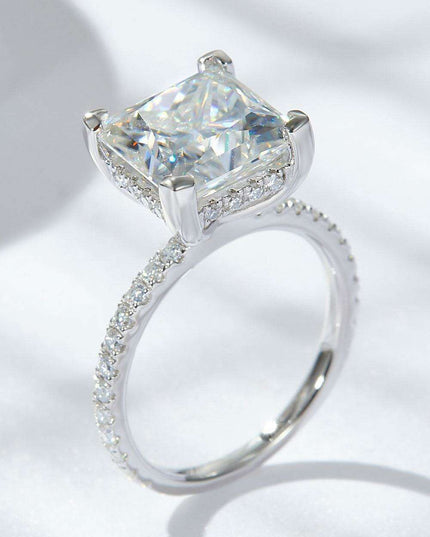 Elegant 5.52 Carat Moissanite Ring in Platinum-Plated Sterling Silver - A Timeless Lab-Diamond Masterpiece