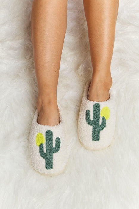Melody Cactus Plush Slide Slippers: Ultimate Winter Comfort