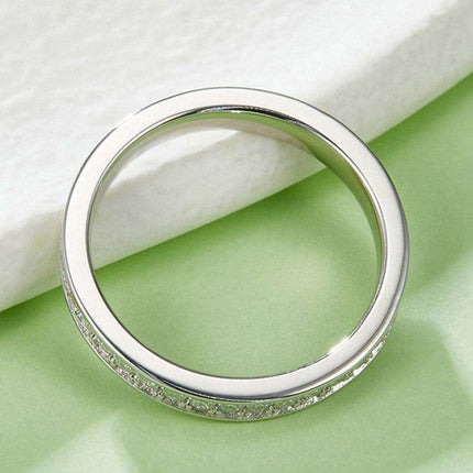 Elegant Moissanite Silver Band: A Statement of Modern Luxury