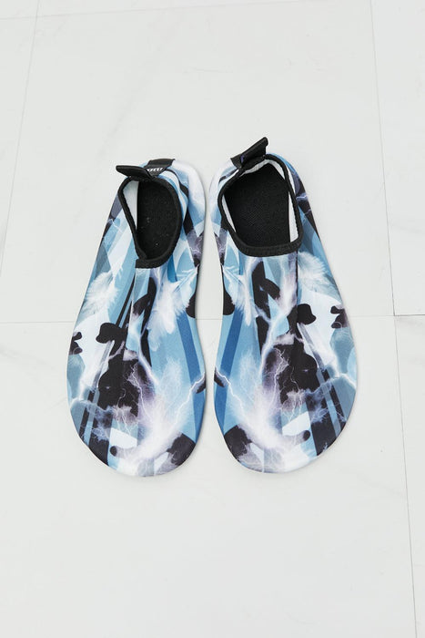 Shoreline Splash Water Shoes: Stylish Multicolored Footwear for Water Adventures