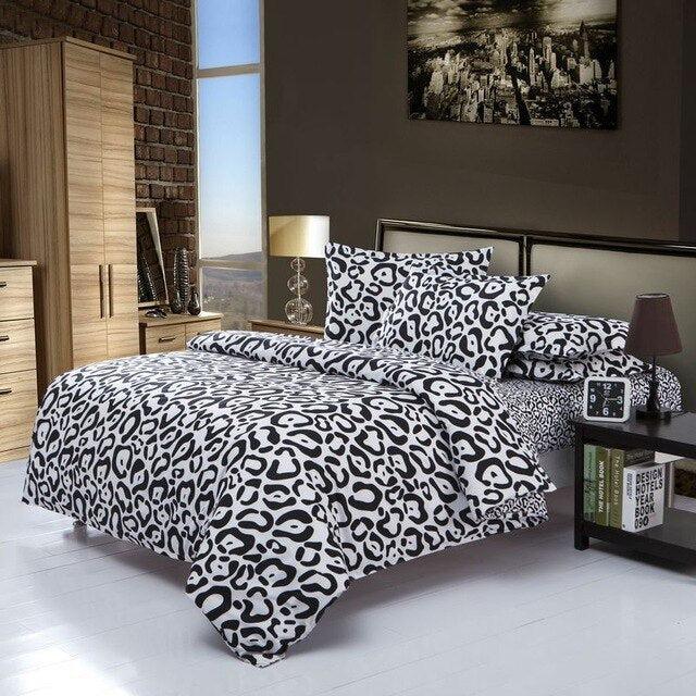 Luxurious Black & White Geometric 4-Piece Bedding Set for Teenagers