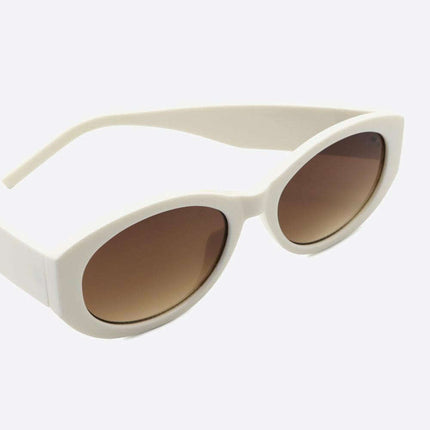 Chic UV400 Oval Sunglasses with Lightweight and Durable Frame